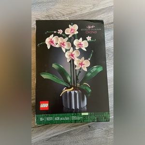 Lego botanical Collection Orchid never opened 608 pieces.